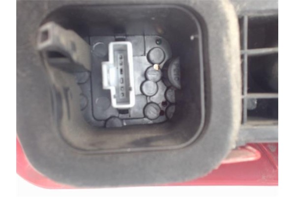 Recambio de piloto trasero derecho para peugeot 206 sw 2.0 hdi referencia OEM IAM 6351r4  