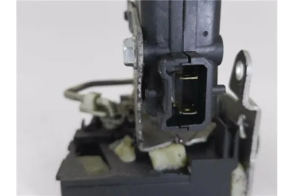 Recambio de cierre electromagnetico trasero derecho para dacia sandero i 1.6 ambiance referencia OEM IAM 8200735246  