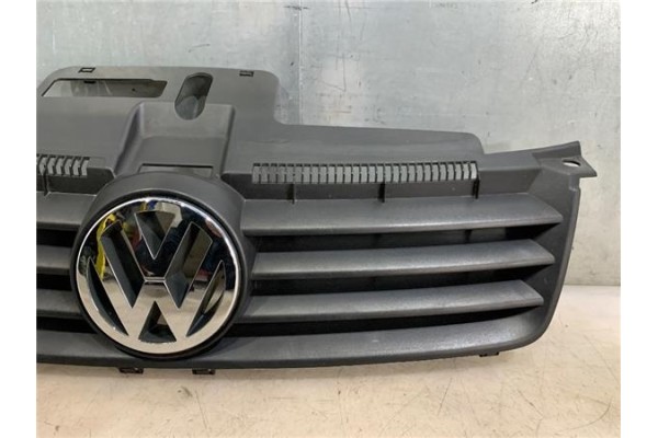 Recambio de rejilla paragolpes delantero para volkswagen polo iv (9n1) 1.4 16v referencia OEM IAM 6Q0853651C9B9  