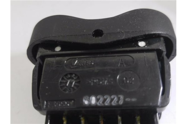 Recambio de mando elevalunas delantero izquierdo para dacia sandero i 1.6 ambiance referencia OEM IAM 8200108273 602227 