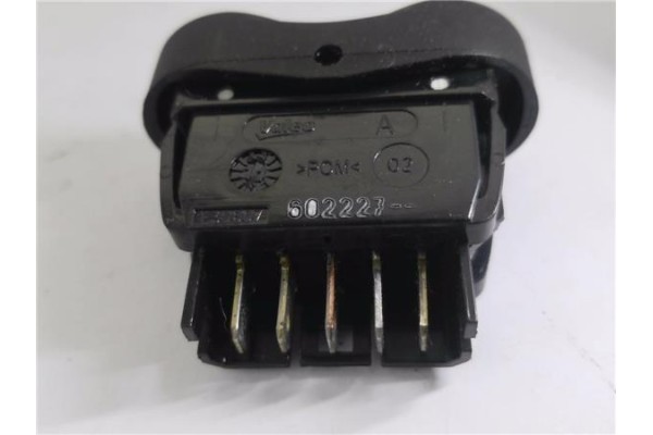 Recambio de mando elevalunas delantero izquierdo para dacia sandero i 1.6 ambiance referencia OEM IAM 8200108273 602227 