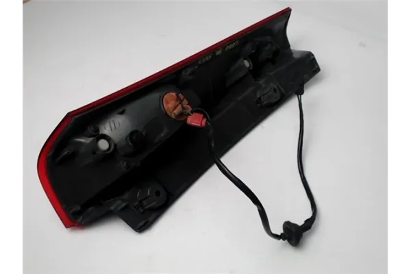 Recambio de piloto superior trasero derecho para kia ceed (ed) 1.6 concept referencia OEM IAM 924041H300  