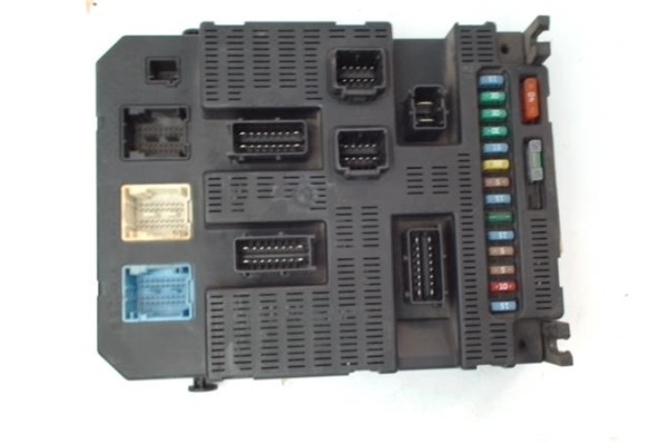 Recambio de caja fusibles/rele para peugeot 207 1.6 hdi referencia OEM IAM 9659285380  