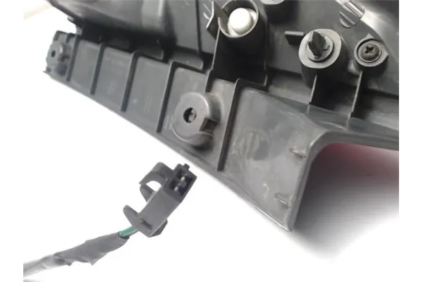 Recambio de piloto superior trasero derecho para kia ceed (ed) 1.6 concept referencia OEM IAM 924041H300  