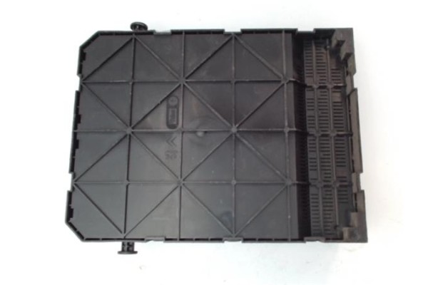 Recambio de caja fusibles/rele para peugeot 207 1.6 hdi referencia OEM IAM 9659285380  