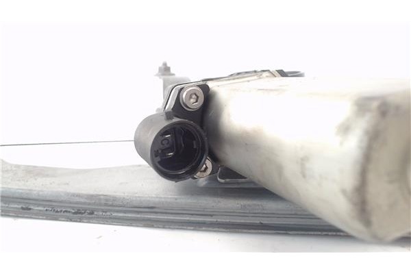 Recambio de mecanismo elevalunas delantero derecho para dacia sandero i 1.6 ambiance referencia OEM IAM 8200733825  