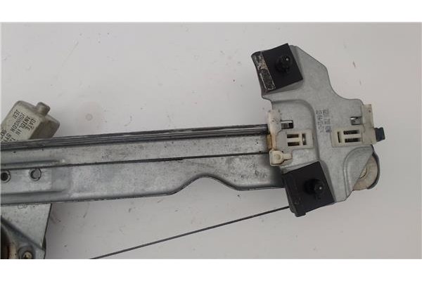 Recambio de mecanismo elevalunas delantero derecho para dacia sandero i 1.6 ambiance referencia OEM IAM 8200733825  