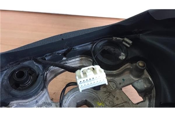 Recambio de volante para ford fiesta vi 1.4 tdci referencia OEM IAM 62146117A  