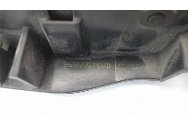 Recambio de manilla int. puerta trasero derecha para peugeot 207 1.4 confort referencia OEM IAM 96555516VD  