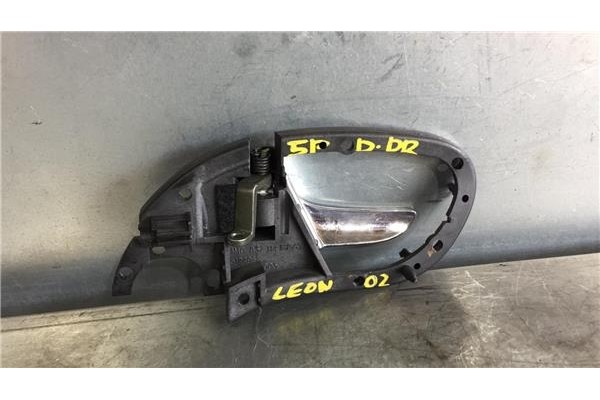 Recambio de manilla int. puerta delantero derecha para seat leon (1m1) 1.8 20v referencia OEM IAM 1M0837114  