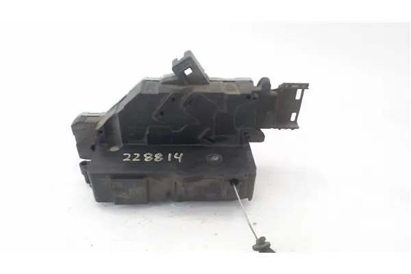 Recambio de cierre electromagnetico trasero derecho para peugeot 207 1.4 confort referencia OEM IAM 9138H8  