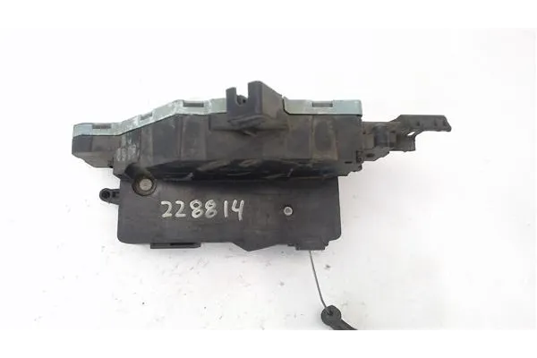 Recambio de cierre electromagnetico trasero derecho para peugeot 207 1.4 confort referencia OEM IAM 9138H8  