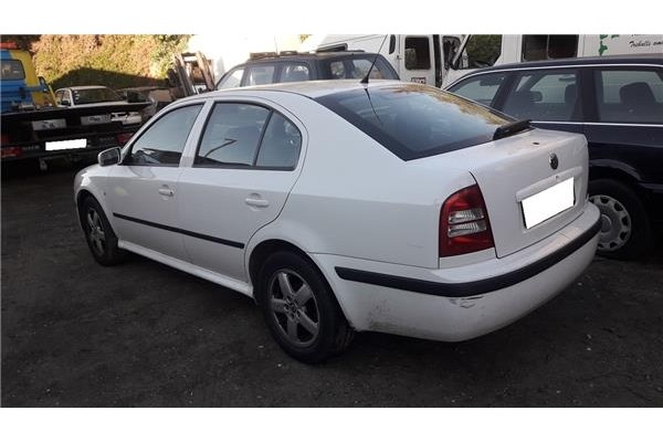 skoda octavia berlina (1u2)(1997) del año 