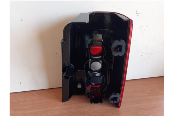 Recambio de piloto trasero izquierdo para citroen berlingo 2.0 hdi leader referencia OEM IAM 42141049 CI9154164 