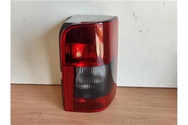 Recambio de piloto trasero derecho para citroen berlingo 1.6 hdi 75 600 first furgón referencia OEM IAM 42421050 CI9174163 