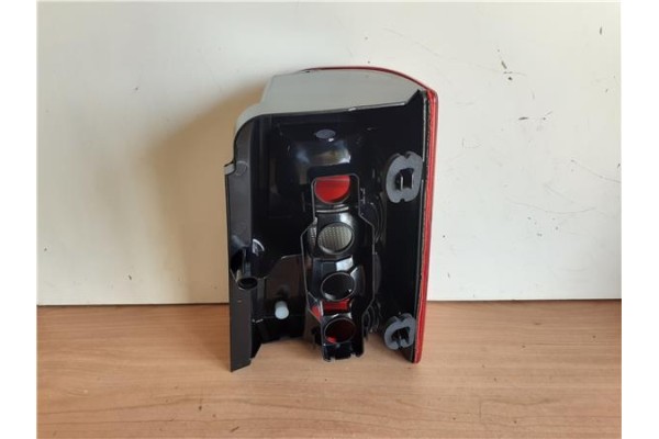 Recambio de piloto trasero izquierdo para citroen berlingo 1.6 hdi 75 600 first furgón referencia OEM IAM 42411050 CI9174164 