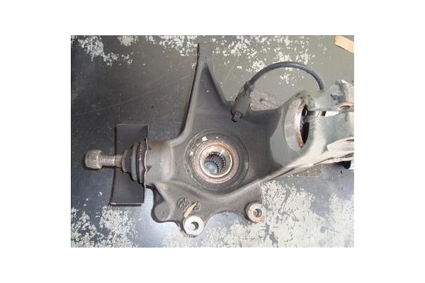 Recambio de mangueta delantero izquierda para citroen xantia berlina 2.0 hdi 109 referencia OEM IAM 364642  