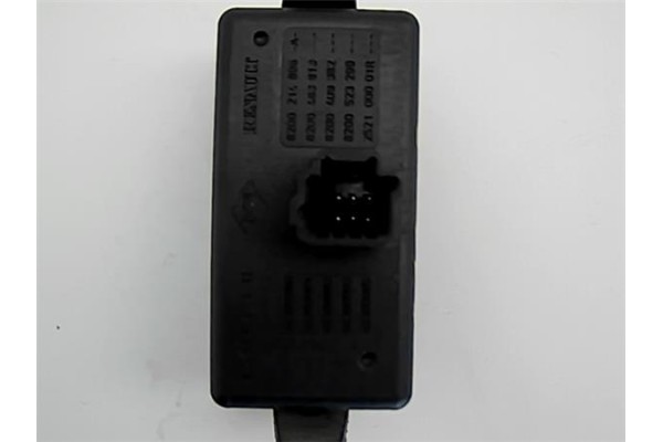 Recambio de interruptor luces emergencia para renault kangoo ii (2008) 1.5 dci (kw0b) referencia OEM IAM 8200523299 702299 