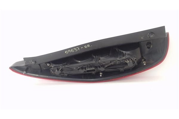 Recambio de piloto trasero derecho para mitsubishi colt cz3 berl. 5 (z30a) 1.5 di-d inform referencia OEM IAM 8330A328  