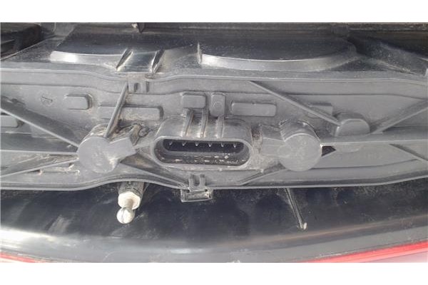 Recambio de piloto trasero izquierdo para mitsubishi colt cz3 berl. 5 (z30a) 1.5 di-d inform referencia OEM IAM 8330A327  