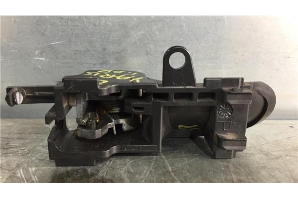 Recambio de manilla int. puerta trasero derecha para toyota yaris (ncp1/nlp1/scp1) 1.3 referencia OEM IAM 692050D060B1  
