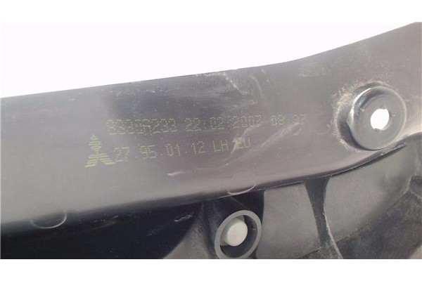 Recambio de piloto trasero izquierdo para mitsubishi colt cz3 berl. 5 (z30a) 1.5 di-d inform referencia OEM IAM 8330A327  