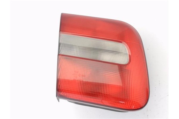 Recambio de piloto porton trasero izquierdo para volvo s70 berlina 2.5 2.4 / 2.5 (121kw / 125kw) referencia OEM IAM 9157008  