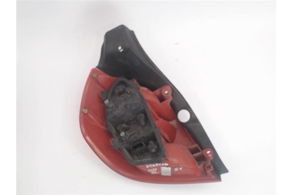 Recambio de piloto trasero derecho para renault clio iii referencia OEM IAM 8200459960  