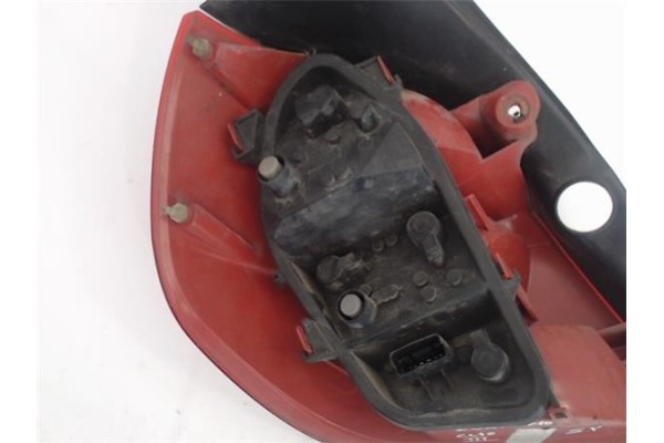 Recambio de piloto trasero derecho para renault clio iii referencia OEM IAM 8200459960  