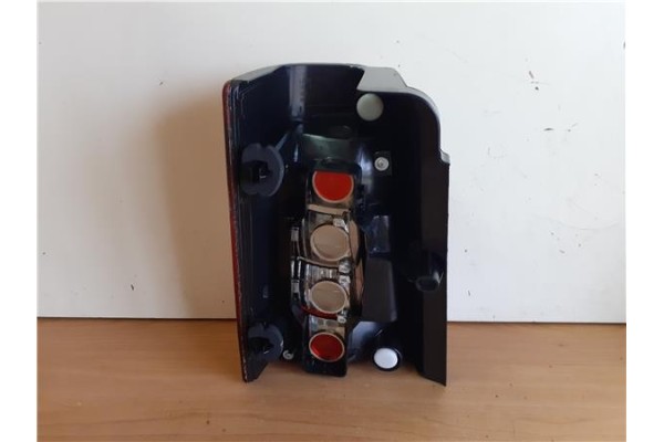 Recambio de piloto trasero derecho para citroen berlingo 1.6 hdi 75 collection combi referencia OEM IAM 42241049 CI9174153 