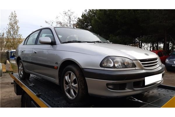 toyota avensis berlina (t 22)(1998) del año 