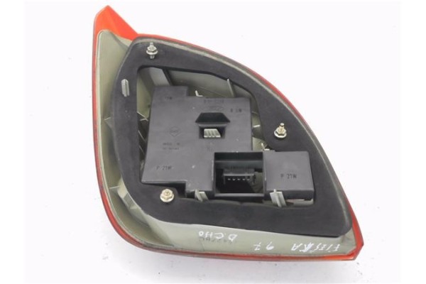 Recambio de piloto trasero derecho para ford fiesta berlina 1.3 valore referencia OEM IAM 96FG13N004AA  