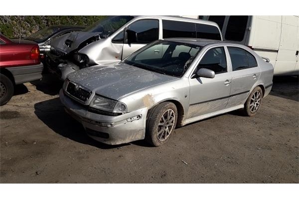 skoda octavia berlina (1u2) del año 2001