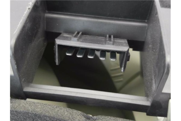 Recambio de piloto trasero derecho para ford fiesta berlina 1.3 valore referencia OEM IAM 96FG13N004AA  