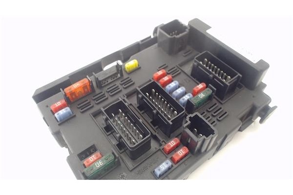 Recambio de caja reles para peugeot 206 1.4 hdi eco 70 referencia OEM IAM 9657608780  