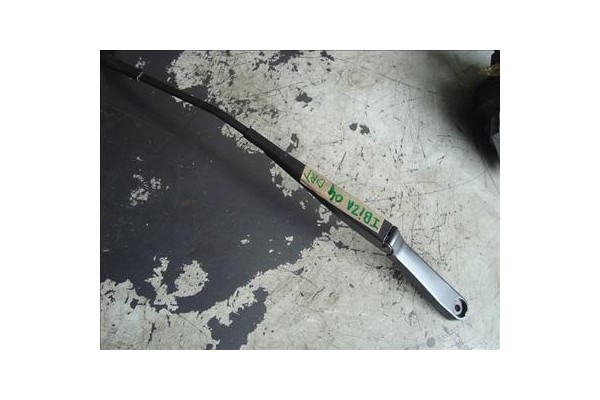 Recambio de brazo limpiaparabrisas delantero para seat ibiza (6l1) 1.4 16v referencia OEM IAM   