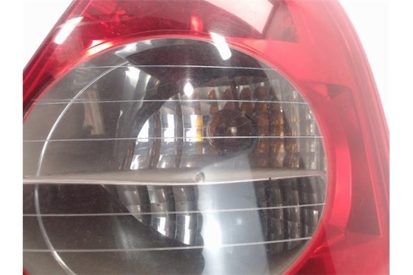 Recambio de piloto trasero derecho para renault clio ii fase ii (b/cb0) referencia OEM IAM 82000714140 89023923 