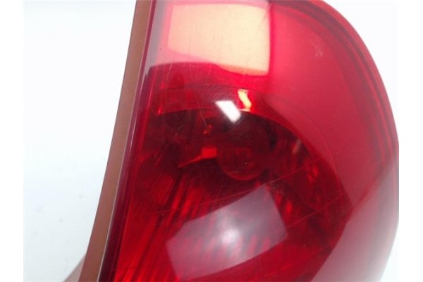 Recambio de piloto trasero derecho para renault clio ii fase ii (b/cb0) referencia OEM IAM 82000714140 89023923 