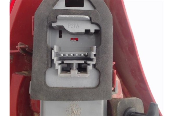 Recambio de piloto trasero derecho para renault clio ii fase ii (b/cb0) referencia OEM IAM 82000714140 89023923 