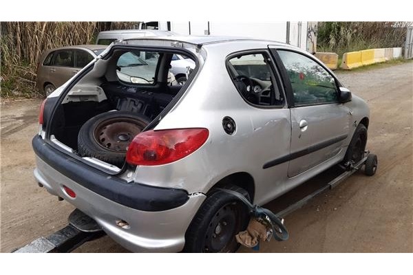 peugeot 206 berlina (1998) del año 