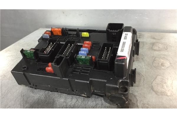 Recambio de caja fusibles/rele para peugeot 206 berlina (1998) 1.4 hdi eco 70 referencia OEM IAM 9657608880 55322601 