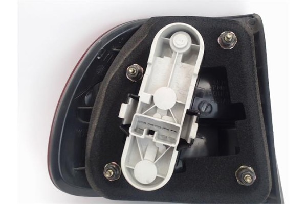 Recambio de piloto trasero derecho para volvo v40 familiar referencia OEM IAM 30801925  