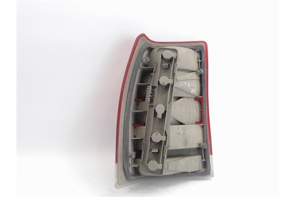 Recambio de piloto trasero derecho para opel omega b referencia OEM IAM 395186  