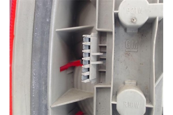 Recambio de piloto trasero derecho para opel omega b referencia OEM IAM 395186  