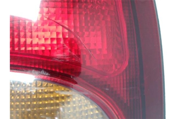 Recambio de piloto trasero derecho para hyundai lantra familiar (rd) referencia OEM IAM 9240229910  