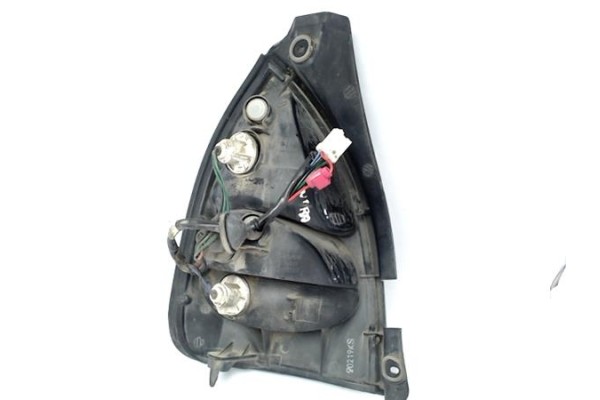 Recambio de piloto trasero derecho para hyundai lantra familiar (rd) referencia OEM IAM 9240229910  