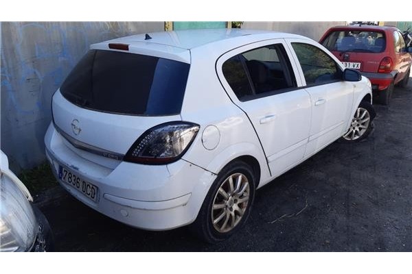 opel astra h berlina (2004) del año 