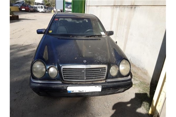 MERCEDES-BENZ CLASE E (BM 210) BERLINA