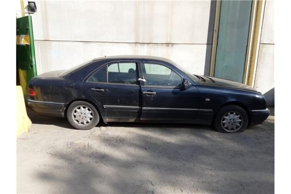 mercedes-benz clase e (bm 210) berlina del año 1995