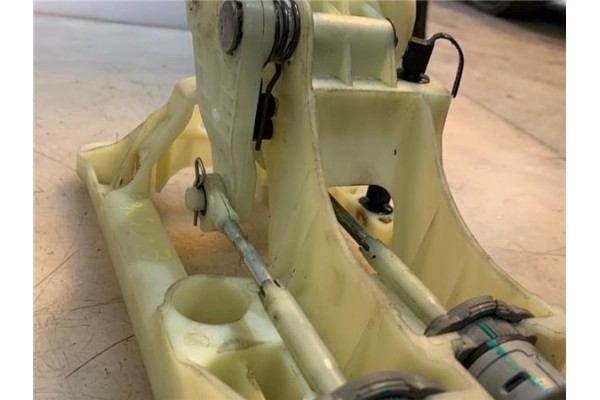 Recambio de palanca de cambio para hyundai kona (os) 1.0 pure referencia OEM IAM 84640J9200TRY  